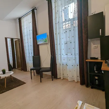 Key In Main Square براشوف