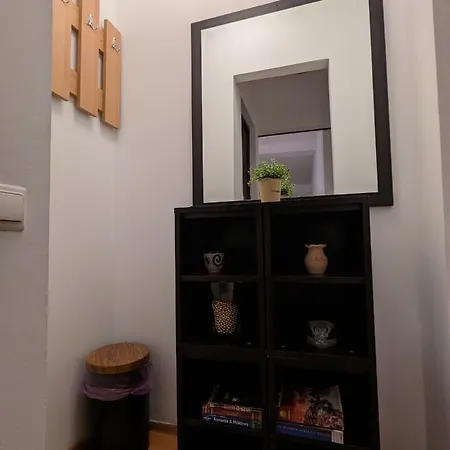 Key In Main Square شقة *