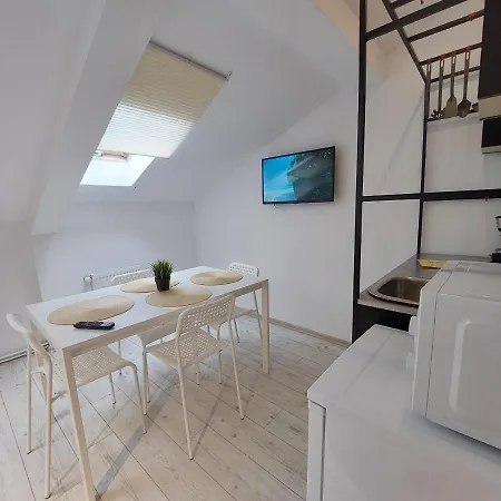 Key In Main Square Апартаменты Брашов