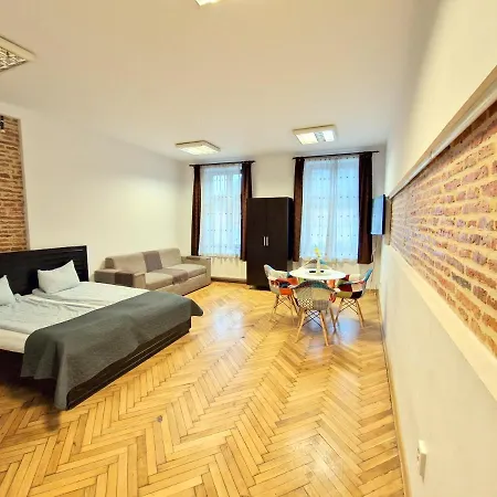 Key In Main Square شقة *