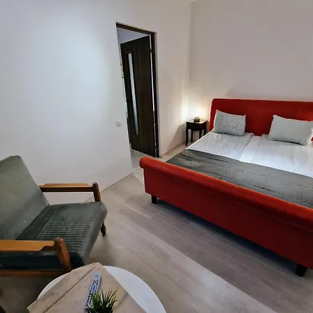 Key In Main Square Брашов