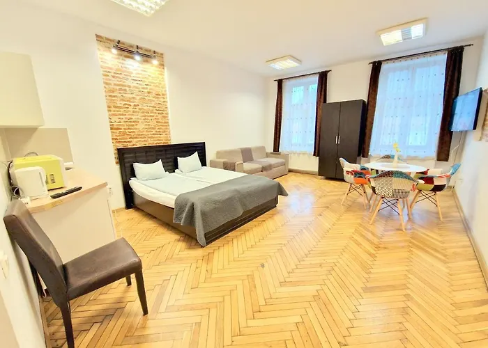 Key In Main Square * Braşov